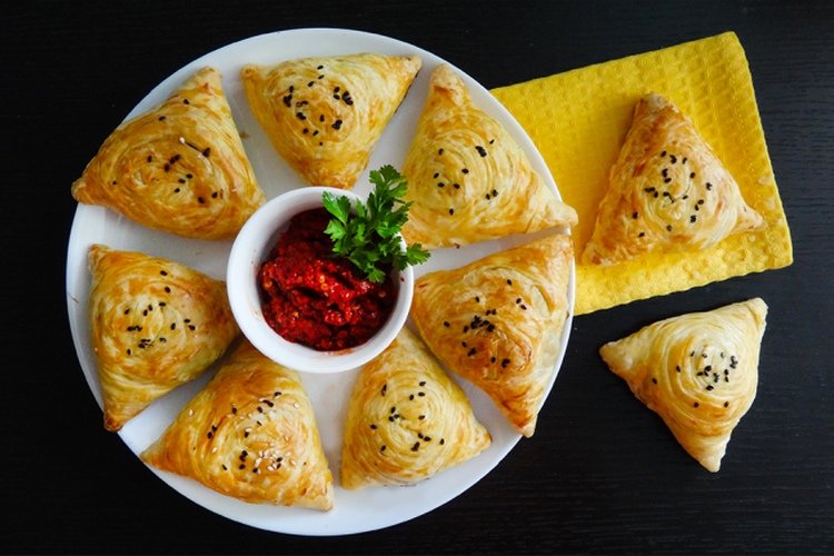 Самса с ветчиной и сыром