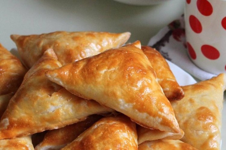 Самса из пресного теста с зеленью