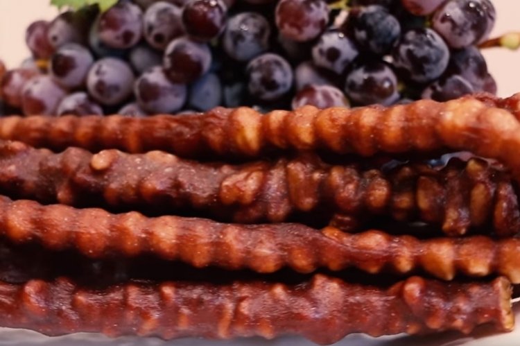 Чурчхела с медом и изюмом