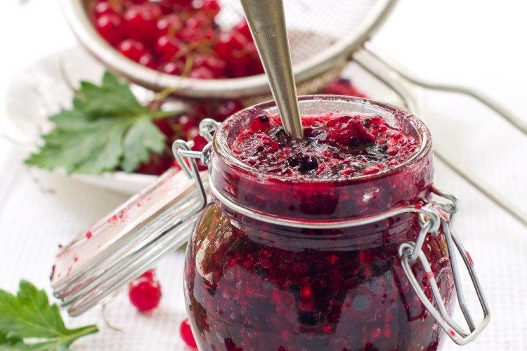 Джем из красной смородины и ежевики