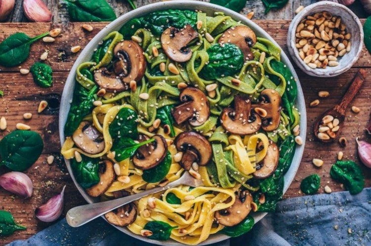 Вегетарианская паста со шпинатом