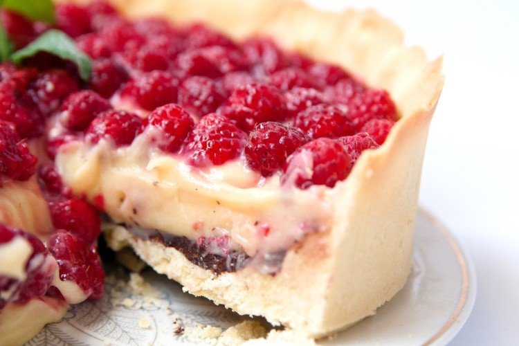 Пирог с ягодами и заварным кремом