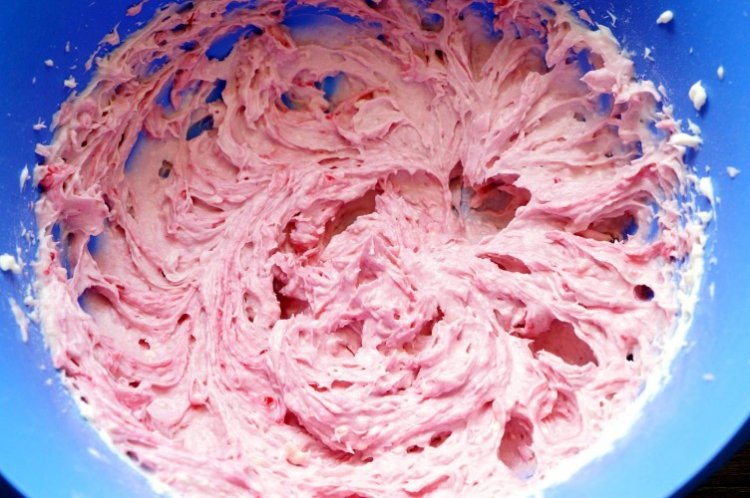 Творожный крем с ягодами