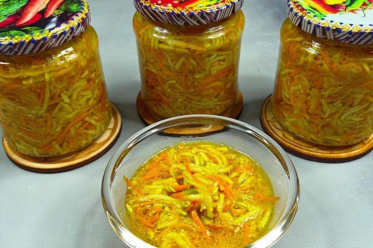 Кабачки по-корейски с куркумой