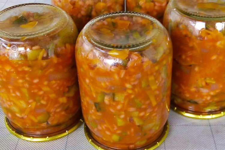 Рассольник с томатной пастой на зиму