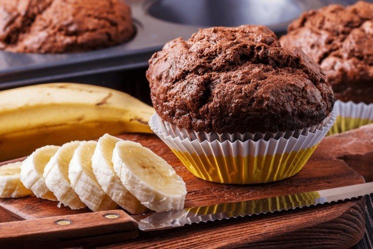 Шоколадные маффины с бананом
