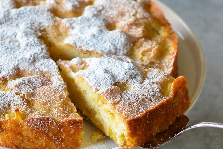 Шарлотка на рисовой муке в мультиварке