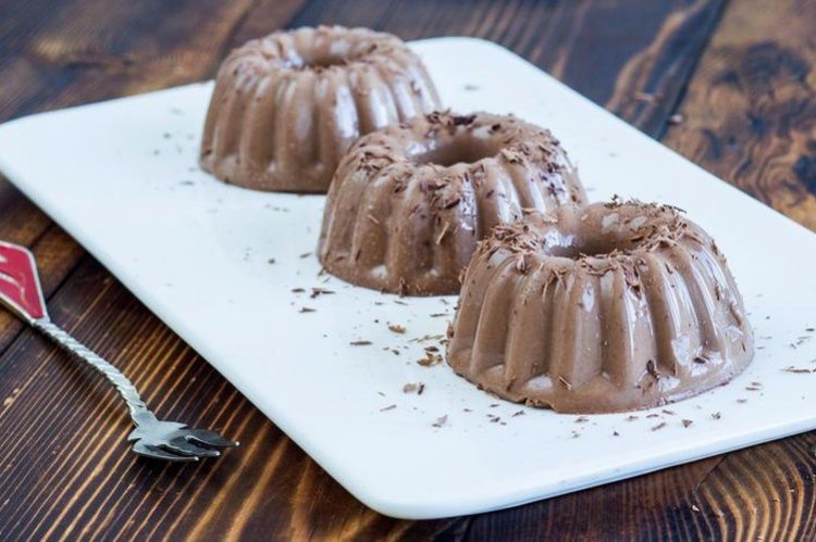 Бланманже из миндаля и фиников на агаре