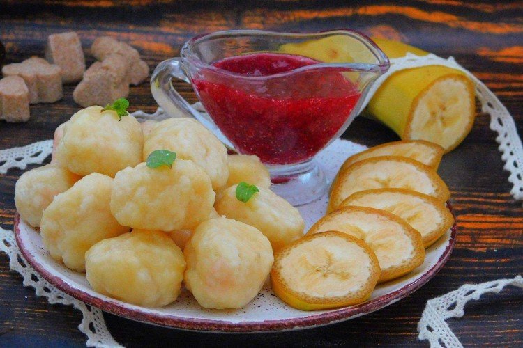 Ленивые вареники с бананом