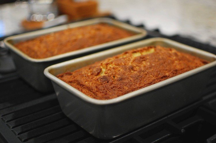 Банановый хлеб с кокосовой стружкой