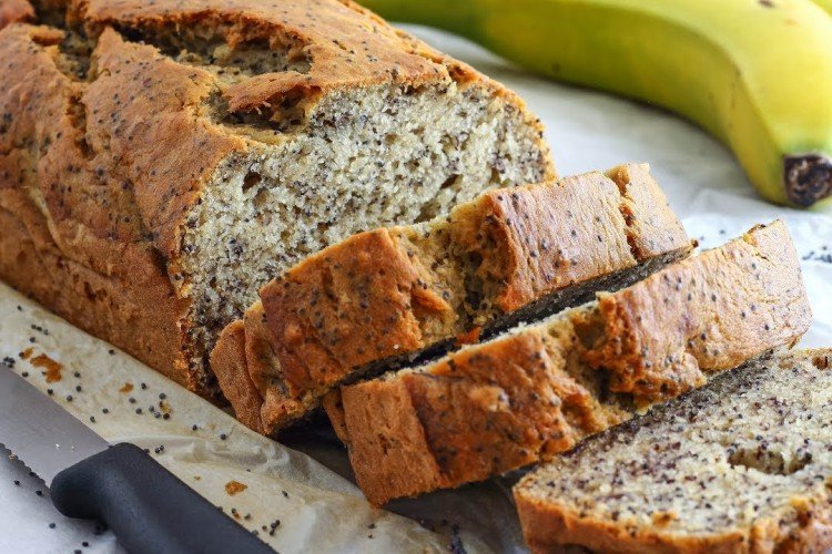 Банановый хлеб на сметане с маком