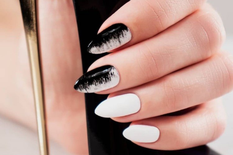 Черно-белый маникюр