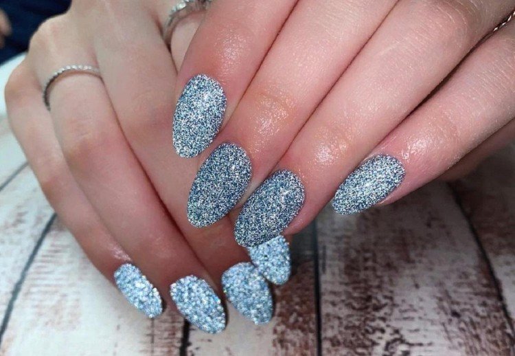 Светоотражающий маникюр