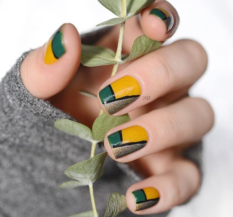 Маникюр в стиле колор-блок