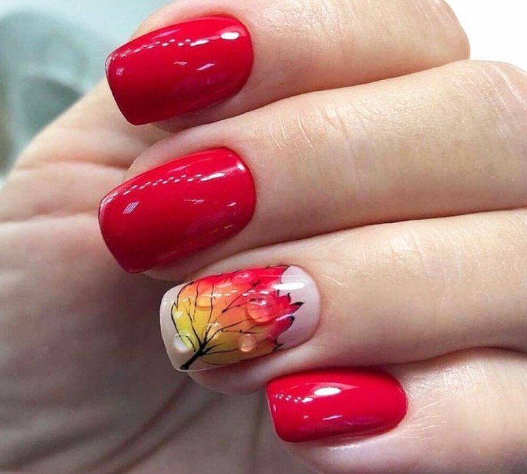 Красный маникюр