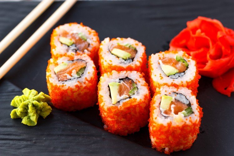 Роллы Калифорния с копченым лососем