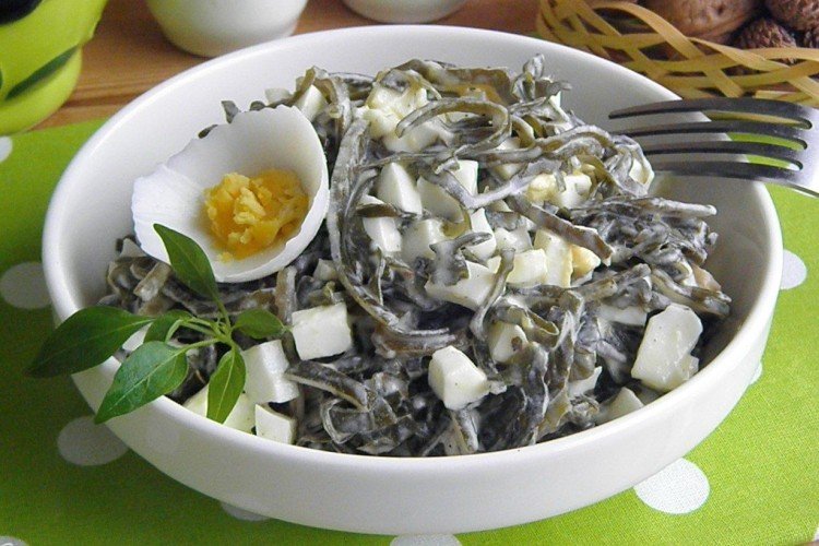 Салат Чука с зеленым луком и майонезом