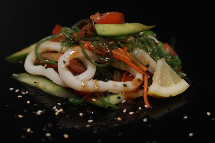 Салат Чука с кальмарами