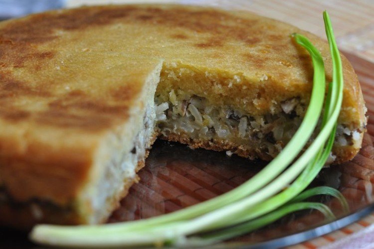 Заливной пирог с рисом и рыбными консервами