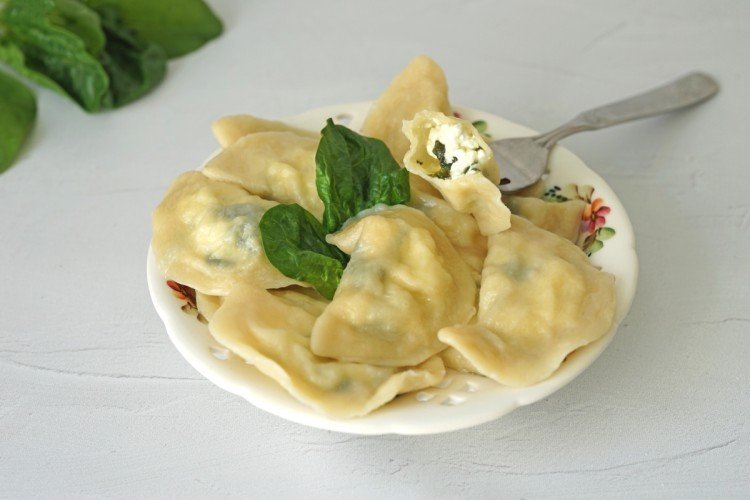 Вареники с творогом и шпинатом