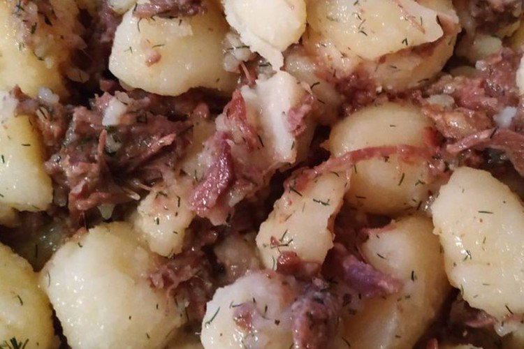 Картошка с тушенкой и майонезом в рукаве