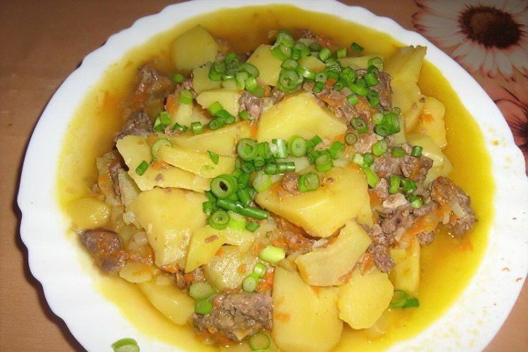 Тушеная картошка с тушенкой