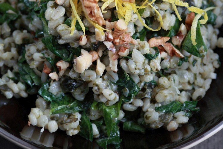 Перловка со шпинатом и водорослями