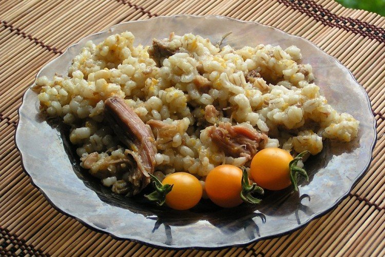 Перловка с тушенкой в мультиварке