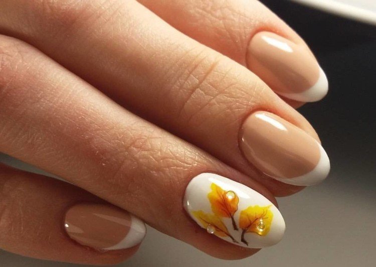 Рисунки с листьями на ногтях