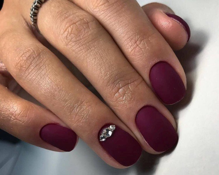 Точка из стразов