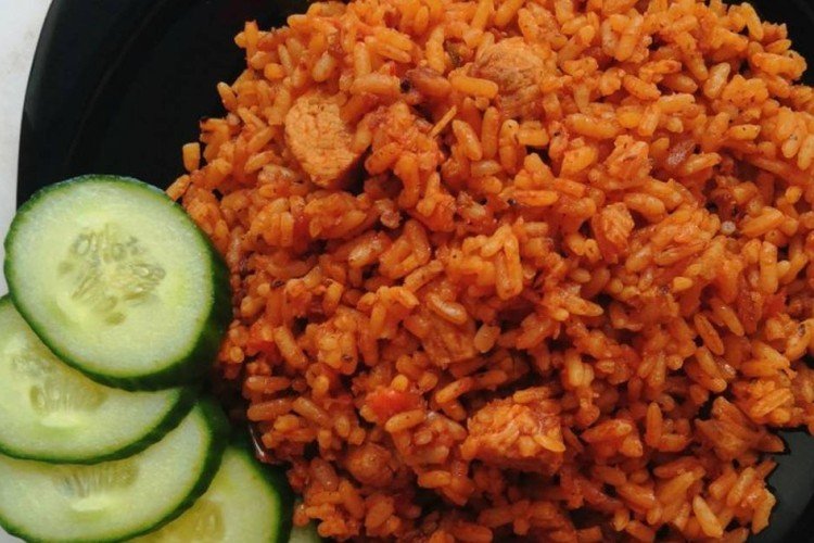 Плов с курицей и томатной пастой