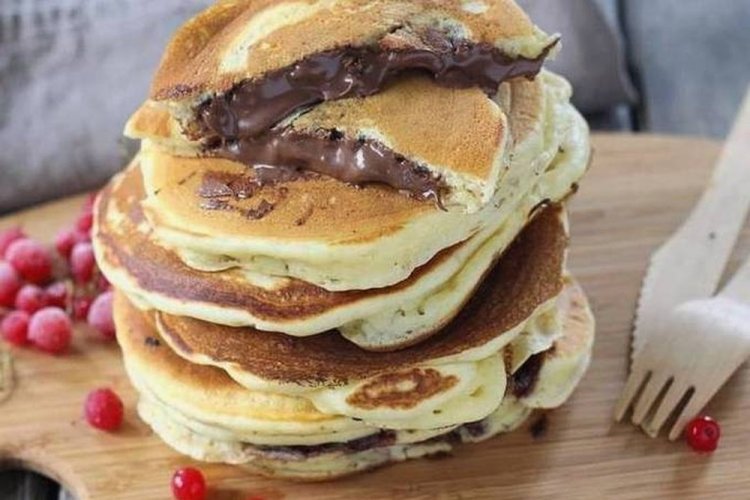 Банановые оладьи с шоколадной начинкой