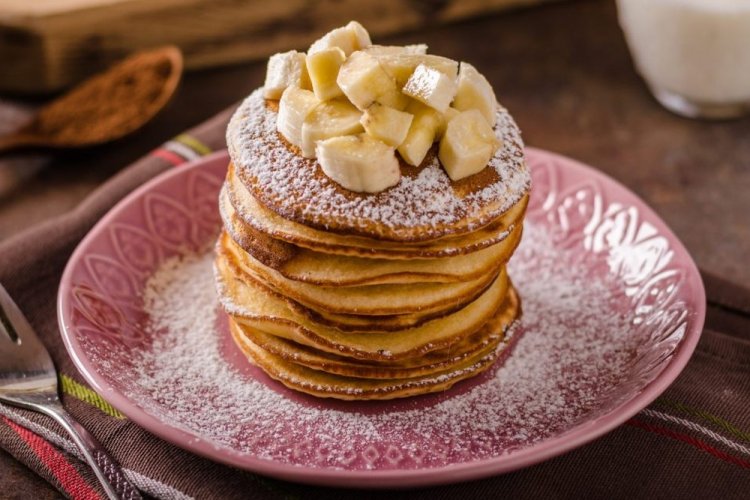 Банановые оладьи с арахисовой пастой