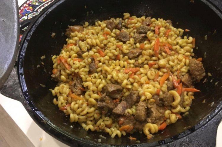 Макароны с говядиной в казане