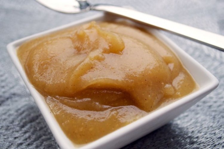 Пюре «Неженка» с яблоками, бананами и сгущенкой