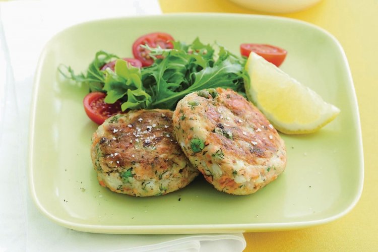 Котлеты с лососем и картофельным пюре