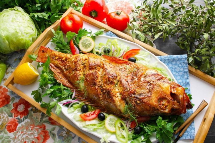 Морской окунь в духовке целиком