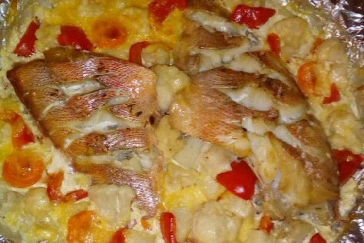 Запеченный морской окунь в сливках