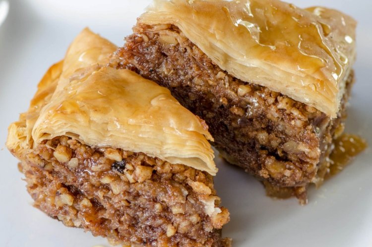 Пахлава с финиками и курагой