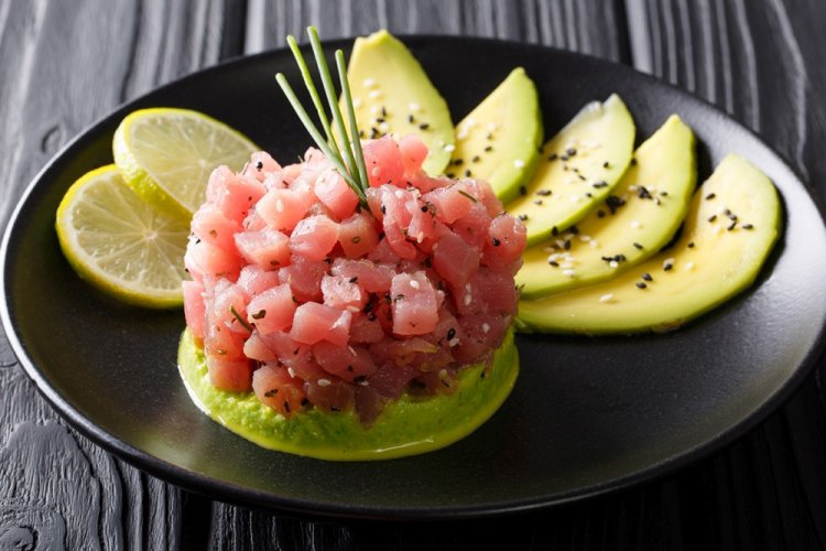 Тартар из тунца с авокадо