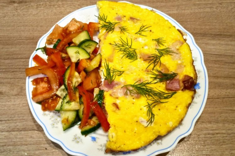 Омлет с грибами и беконом