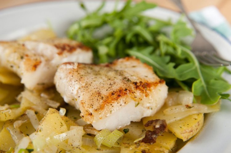 Треска с картошкой в духовке