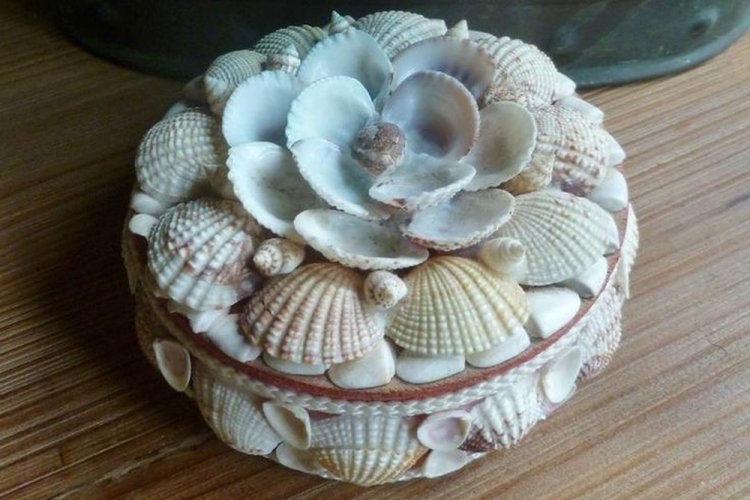 Шкатулка из ракушек