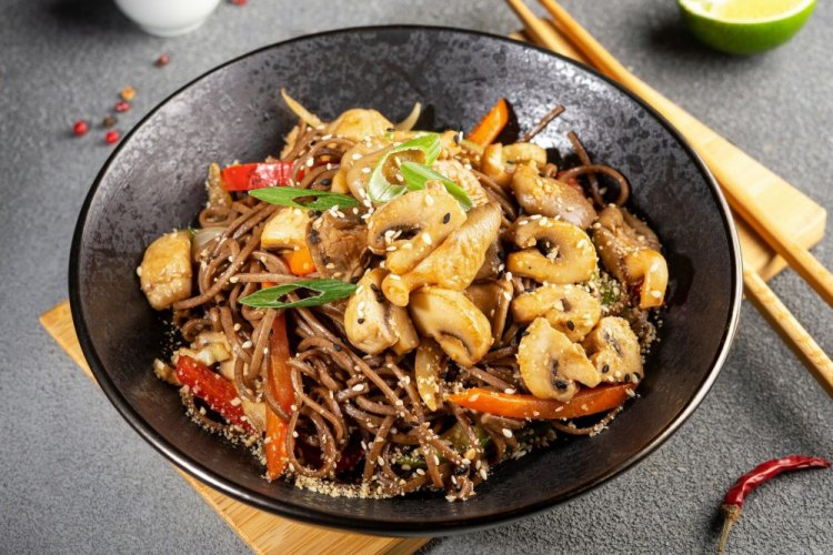 Соба с морковью и шампиньонами