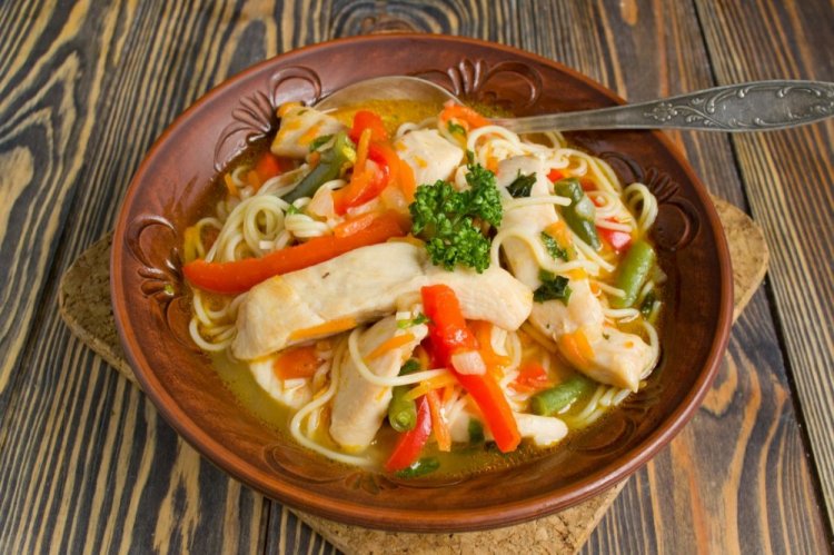 Лагман с курицей и кабачком