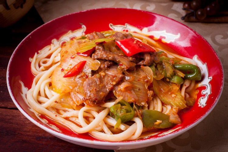 Лагман с пекинской капустой