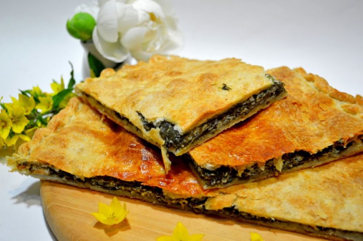 Сладкий пирог со щавелем