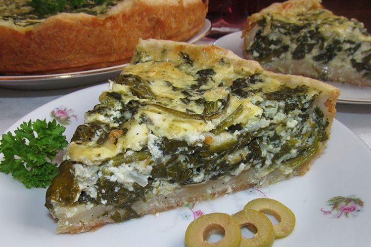 Пирог со щавелем и сыром