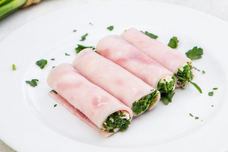 Рулетики из ветчины с авокадо