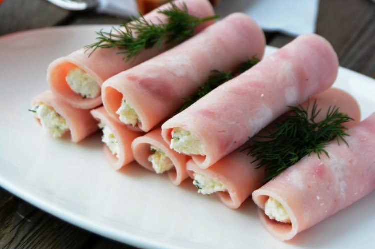 Рулетики из ветчины с творогом